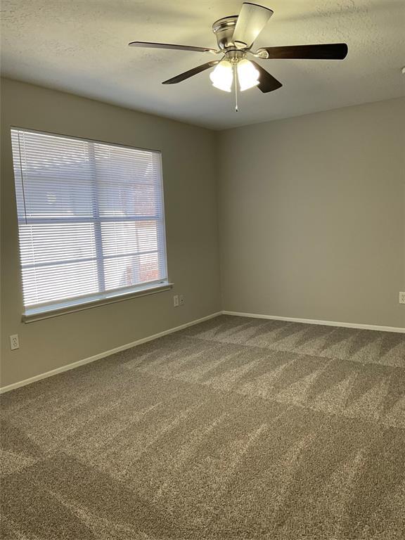 Building Photo - 16966 Glen Eagle Dr N