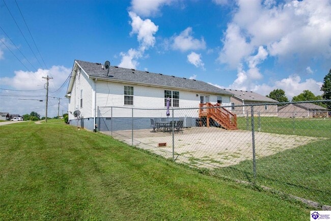 Building Photo - 520 University Dr