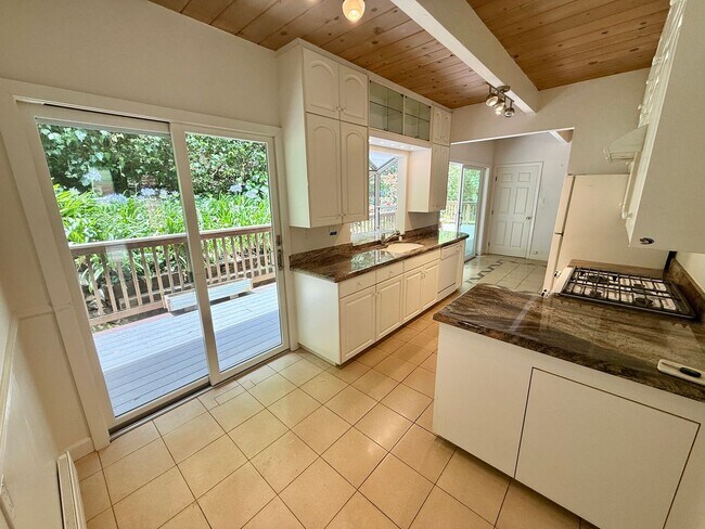 Building Photo - 504 Barone Ln