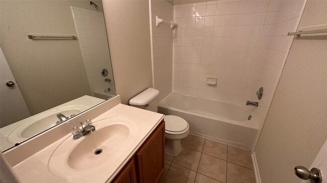 Building Photo - 17123 Oakwood Chase Dr