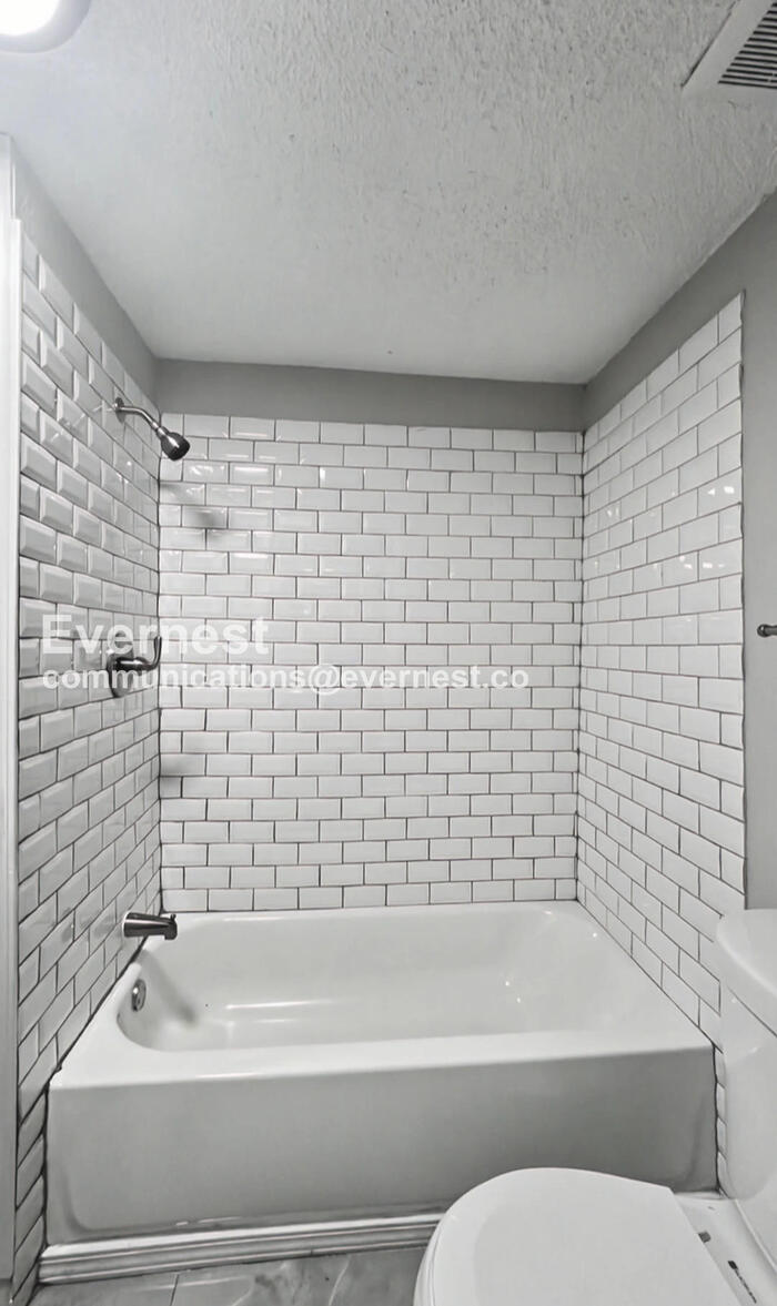 Building Photo - 700 S Savage St