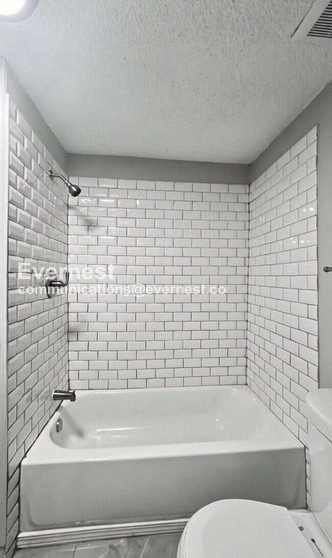 Building Photo - Spacious 3-Bedroom Home with Deck and Modern Appliances