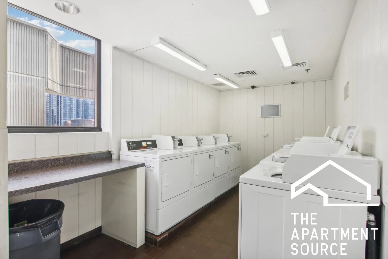 Building Photo - 1000 N La Salle Dr