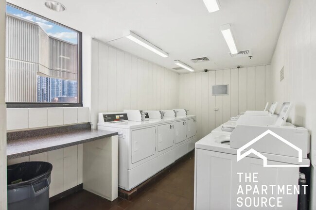 Building Photo - 1000 N La Salle Dr