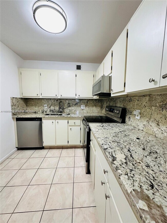 Building Photo - 551 SW 135th Ave