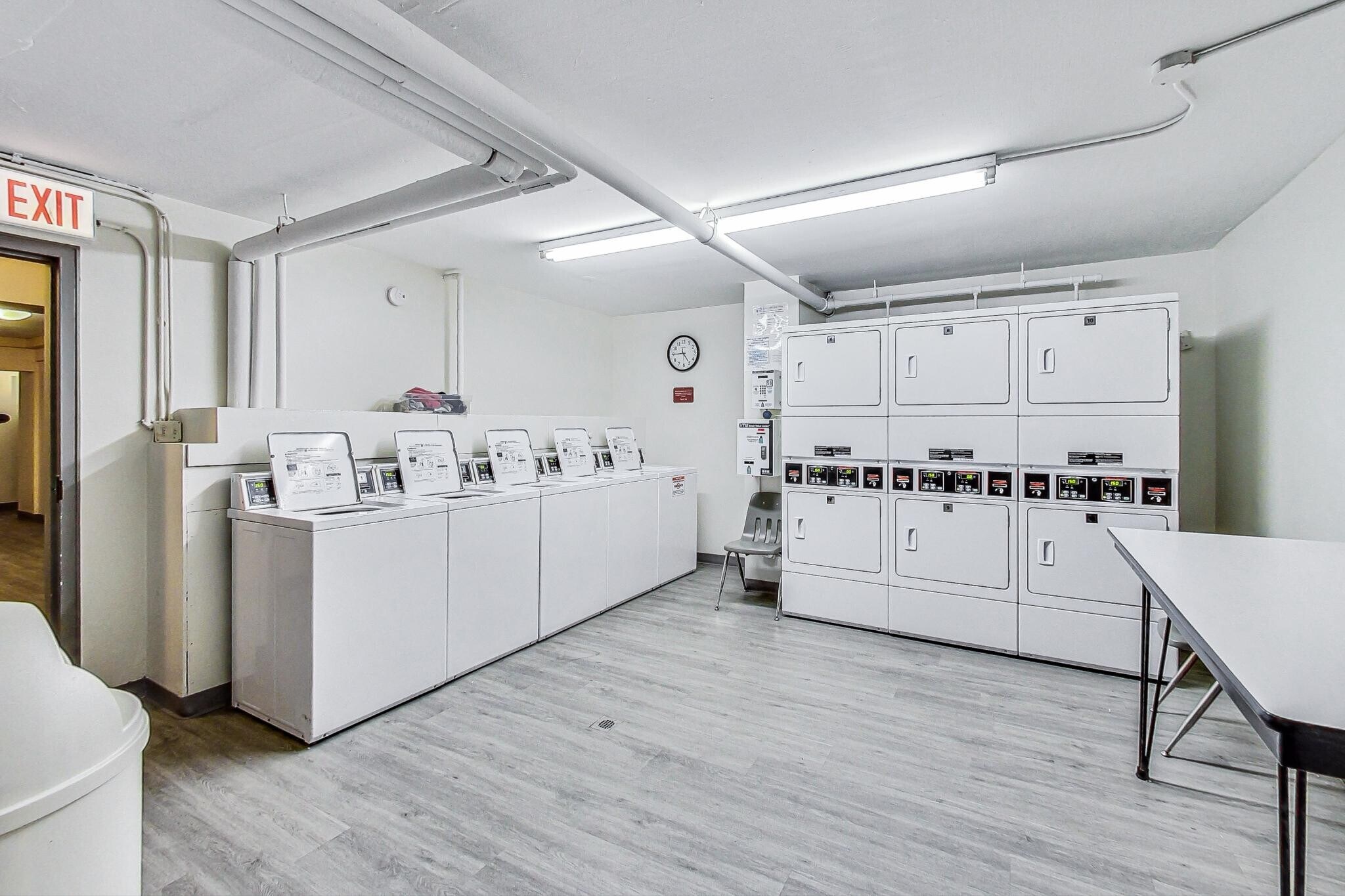 Building Photo - 1516 N State Pky