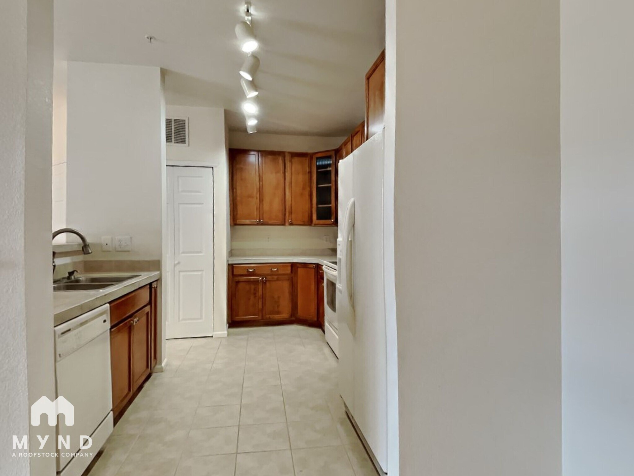 Building Photo - 3854 S Dayton Way