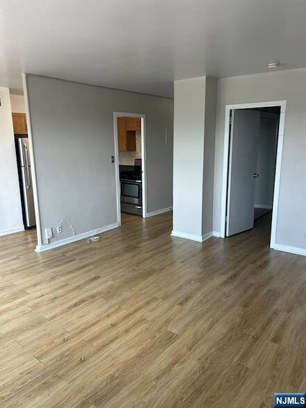 Building Photo - 285 Aycrigg Ave