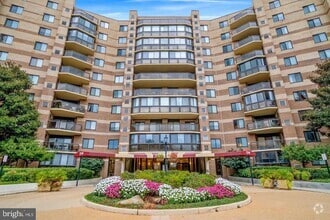 Building Photo - 8380 Greensboro Dr