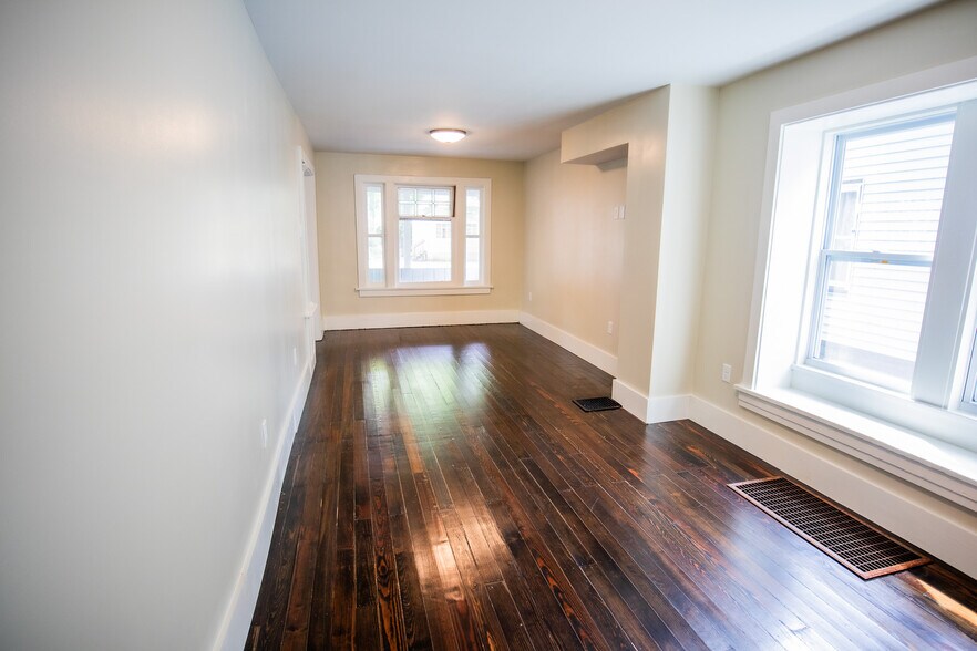 Building Photo - 448 Cottage St