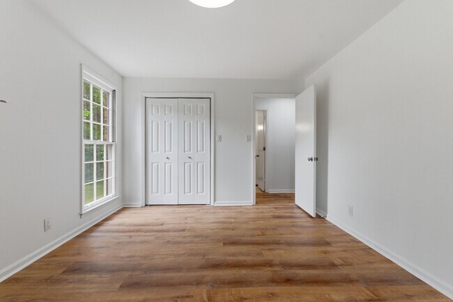 Building Photo - 308 Brookview Ct