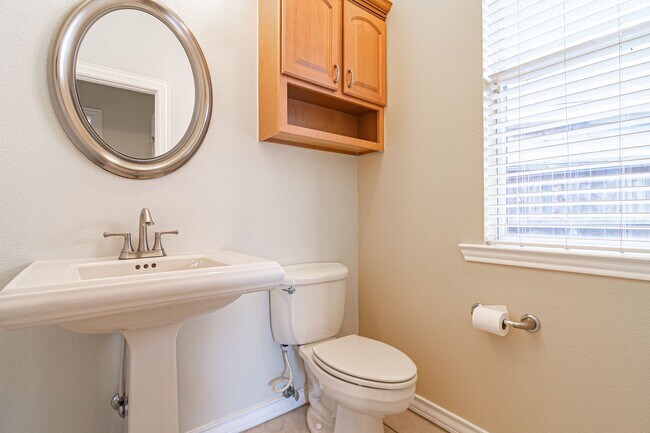 Building Photo - 405 Springwood Ct