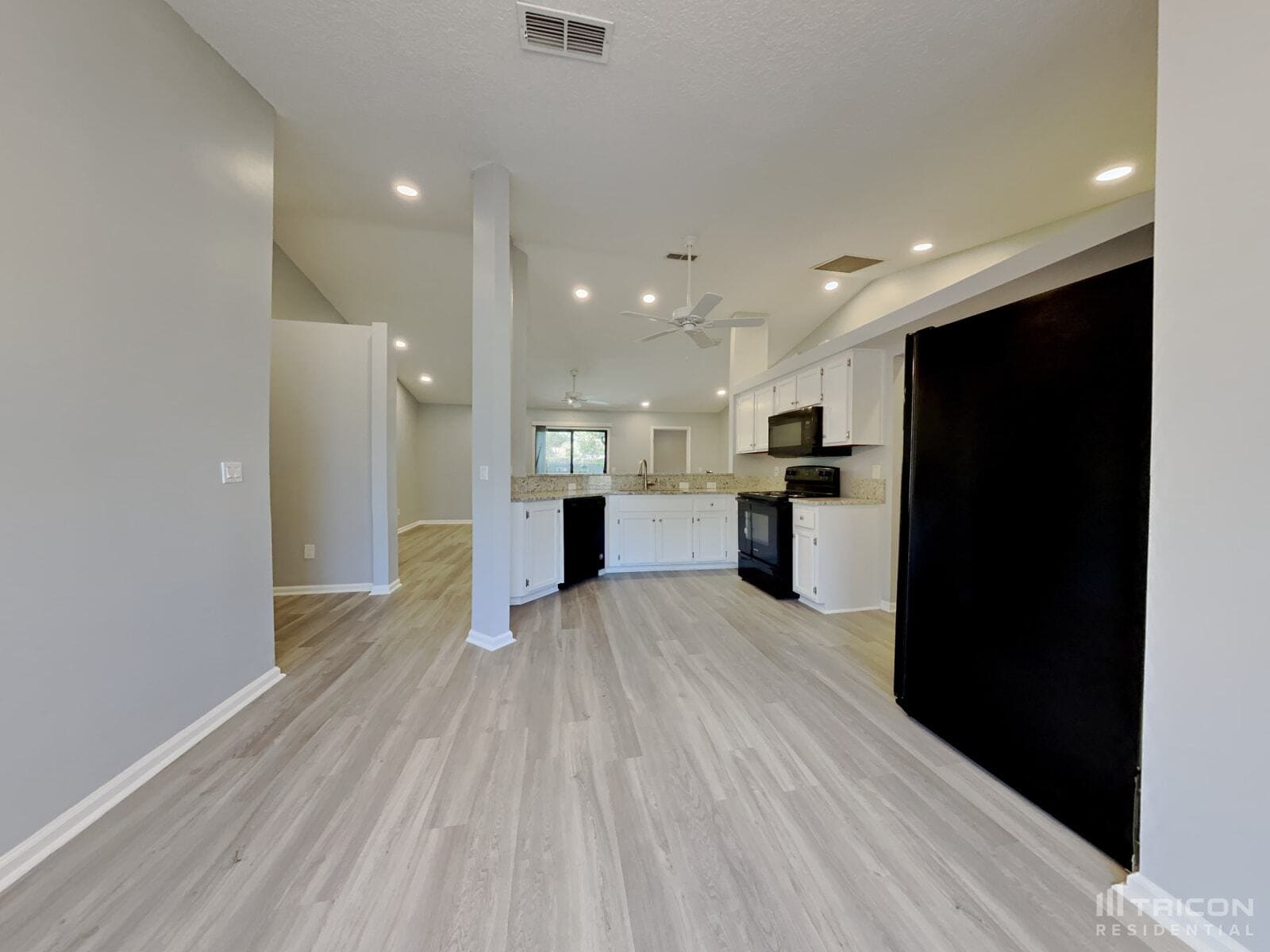 Building Photo - 1707 Ashwood Cir