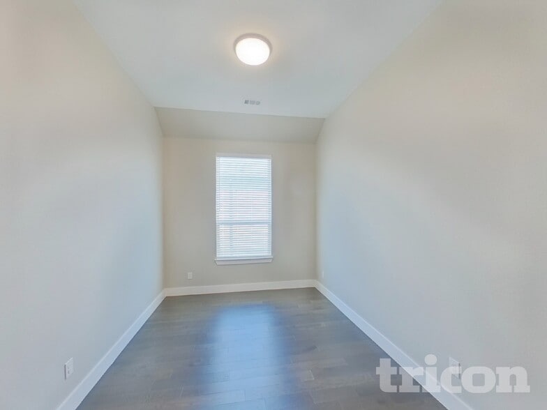 Building Photo - 1008 Faringdon Dr