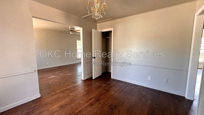 Building Photo - 6413 N Ross Ave
