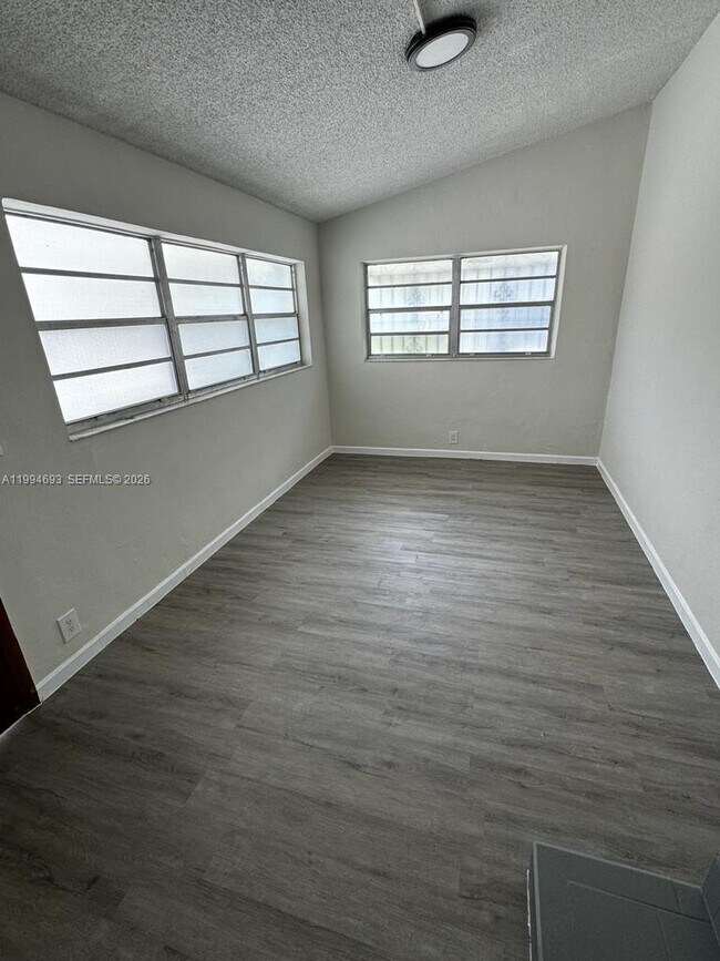 Building Photo - 2734 SW 30th Ct