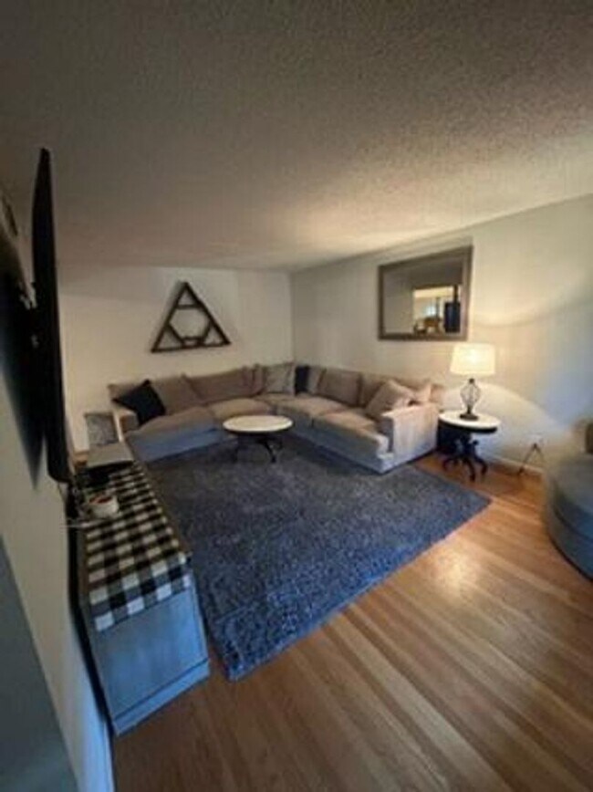 Building Photo - 10018 Cirrus Way