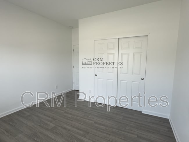 Building Photo - 3242 Somers Dr