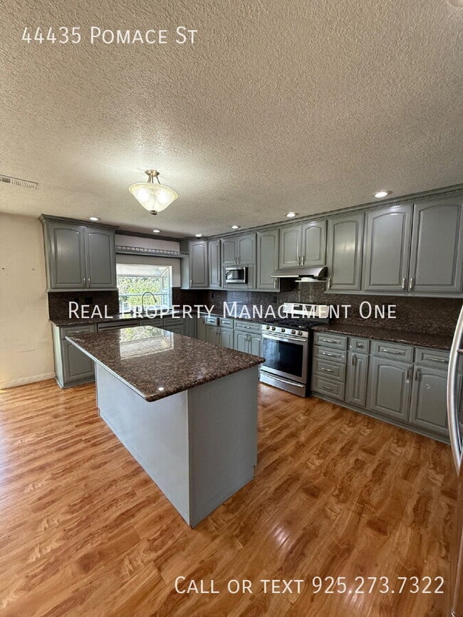 Building Photo - 44435 Pomace St