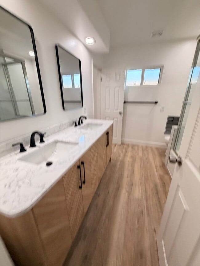 Building Photo - Beautiful 4 Bedroom Cypress House For Rent...