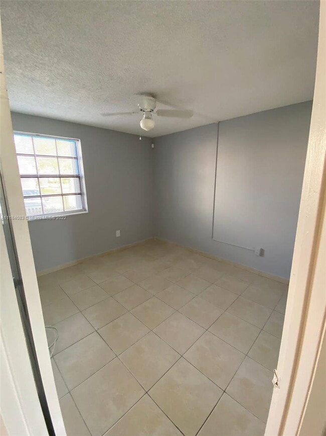 Building Photo - 1042 Adams Ave