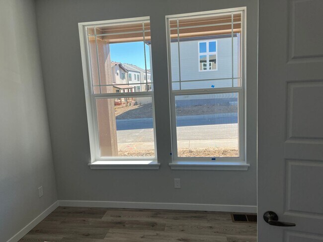 Building Photo - Beautiful Modern 4 Bedroom Home in Superior