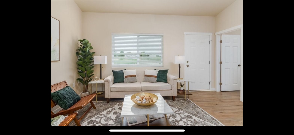 Living Room - 744 E Springmont Dr