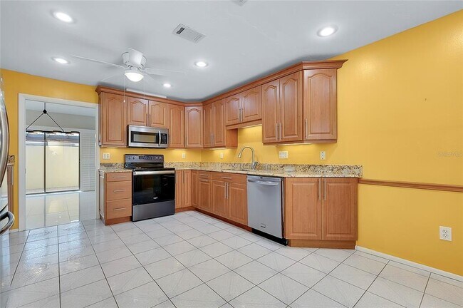 Building Photo - 49 Sandstone Cir