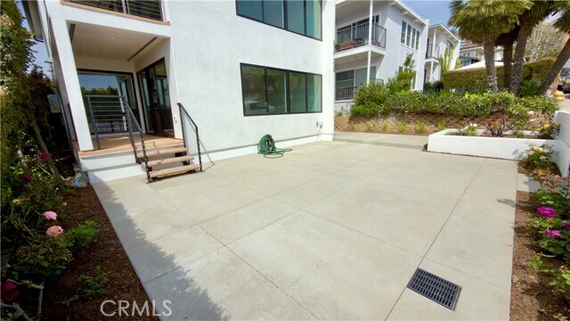 Building Photo - 230 Fairview St