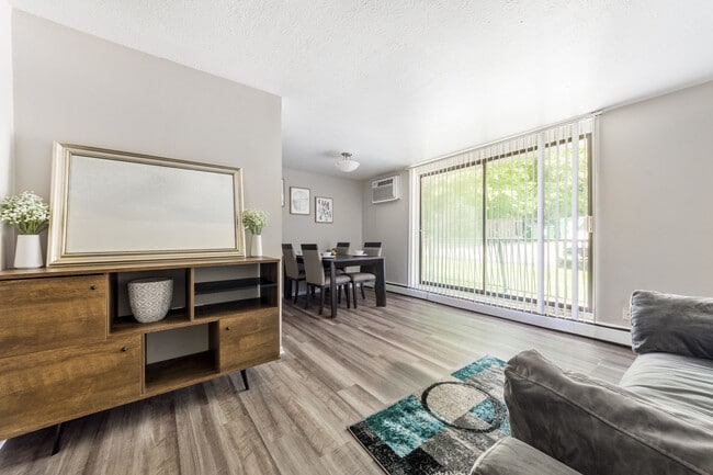 Building Photo - Lakeland Commons