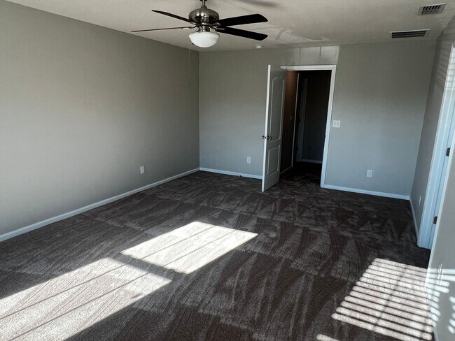 Building Photo - 5BR/3BA $2400 Monthly Rent AND One Month Free Rent!