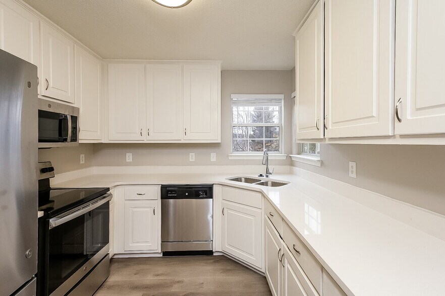Building Photo - 545 Wyntuck Dr