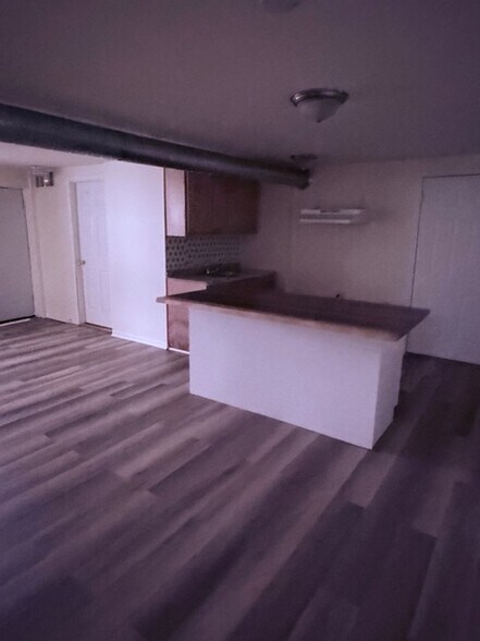 Building Photo - 65 Peter St