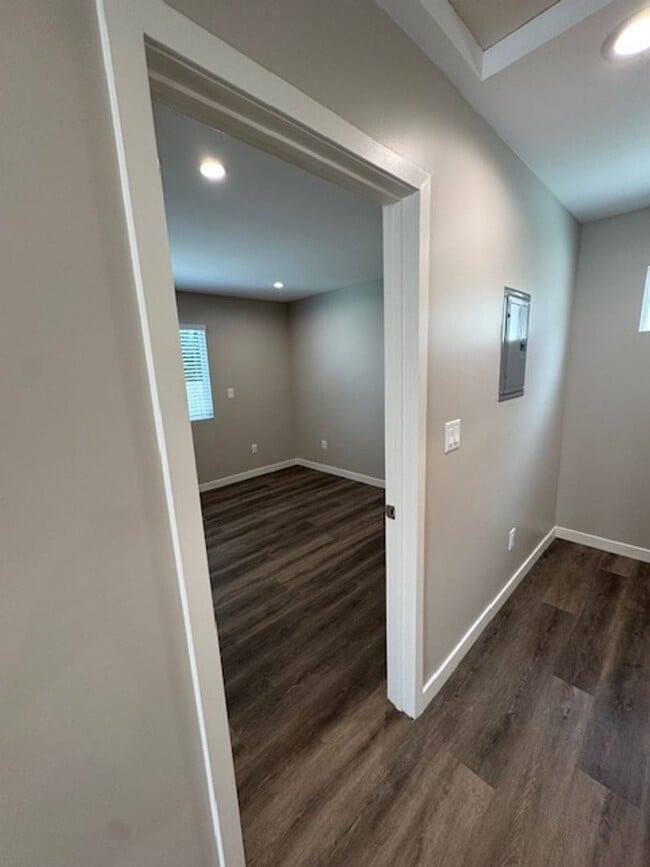 Building Photo - Modern-Brand New back house