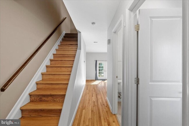 Building Photo - 2146 Golf Course Dr