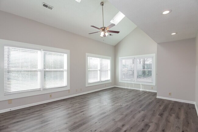 Building Photo - 2341 Castlecomer Dr