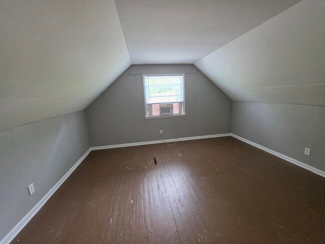 Building Photo - 1038 Kees Rd