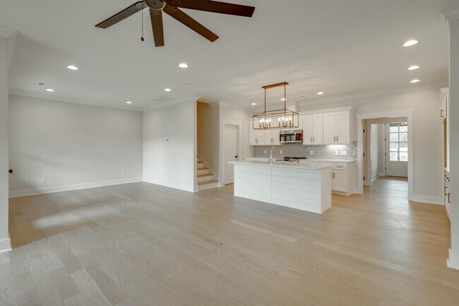 Building Photo - 9690 Dutton Ln