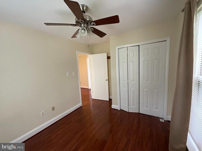 Building Photo - 9401 Royal Bonnet Terrace