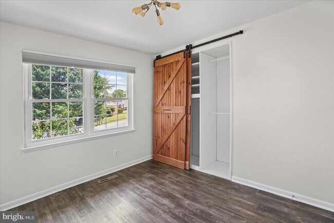 Building Photo - 10202 Daventry Dr