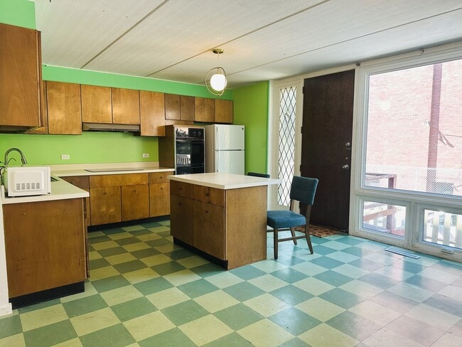 Primary Photo - Hyde Park Town-House for Rent