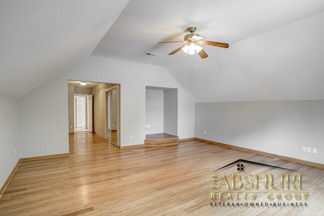 Building Photo - 852 Willow Bay Dr