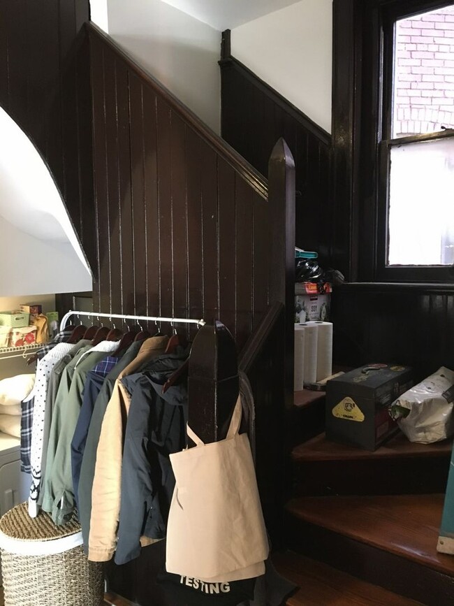 Building Photo - 1131