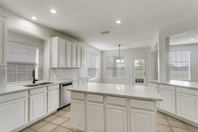 Building Photo - 2625 Royal Birkdale Dr