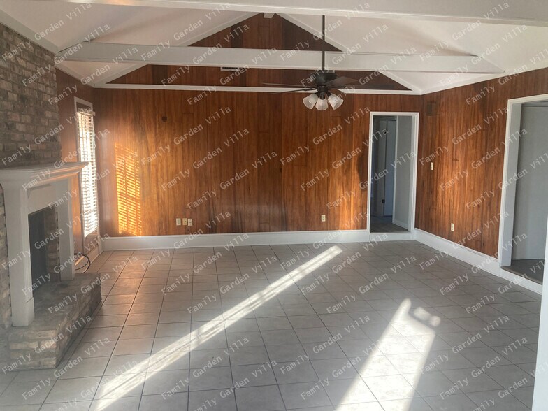 Building Photo - 2119 Highway 3185