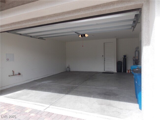 Building Photo - 160 Lilt Ave
