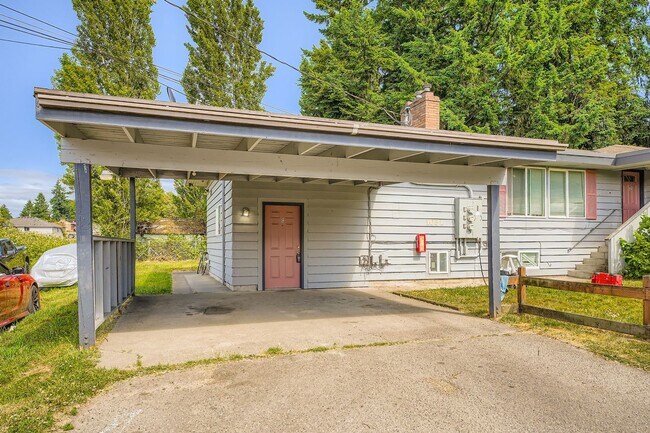 Building Photo - Shorewood Place 1031