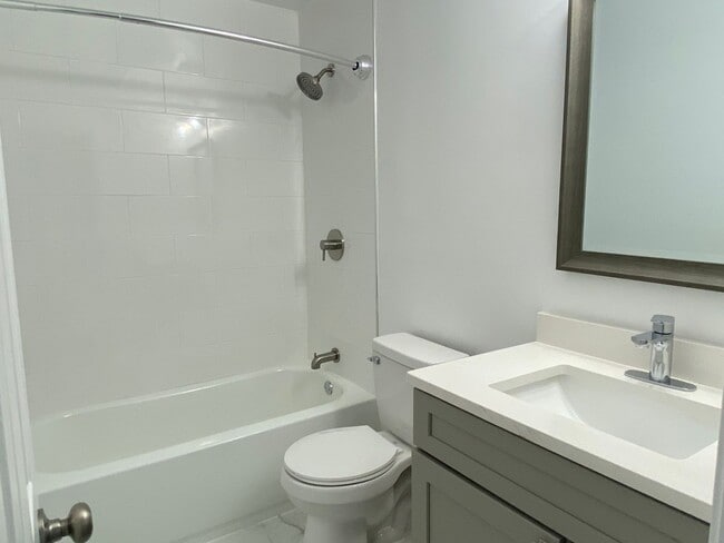 Building Photo - Adorable 2 Bedroom, 1 Bath in East Raleigh near Cary Crossroads - Pet Friendly!