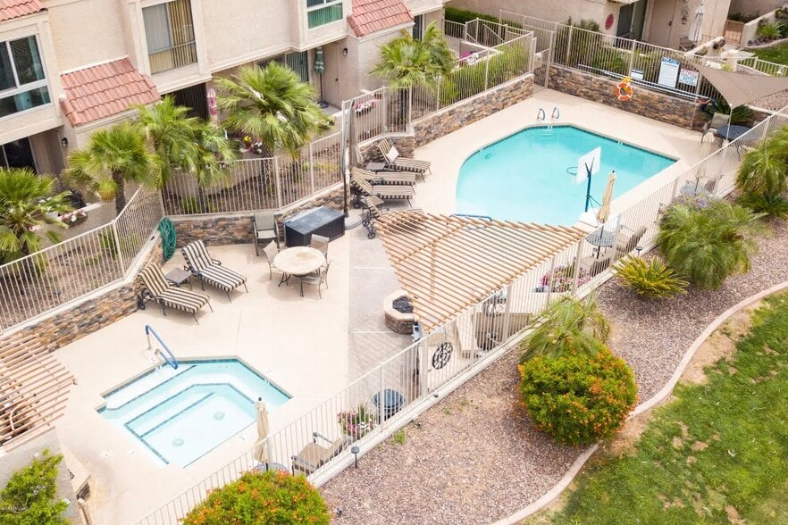 Building Photo - 7910 E Thomas Rd