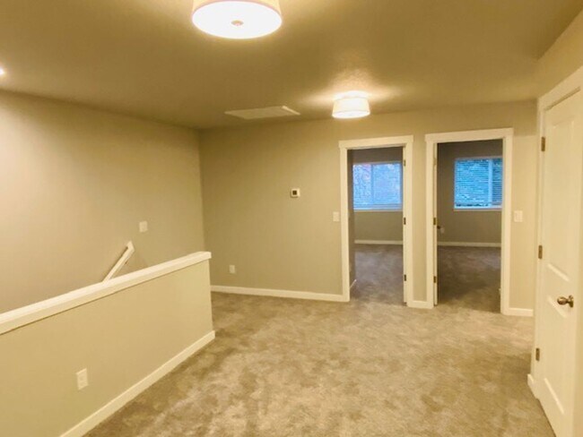 Building Photo - Beautiful Newer Home in Terrific Salmon Creek Location